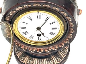Mid victorian english mantle clock with english 8 day mechanical movement that’s in good working order, the porcelain case is in good condition no cracks or chips, sizes being height 24 cm diameter 17 cm depth 12 cm dial not perfect but presentable reference dbss
