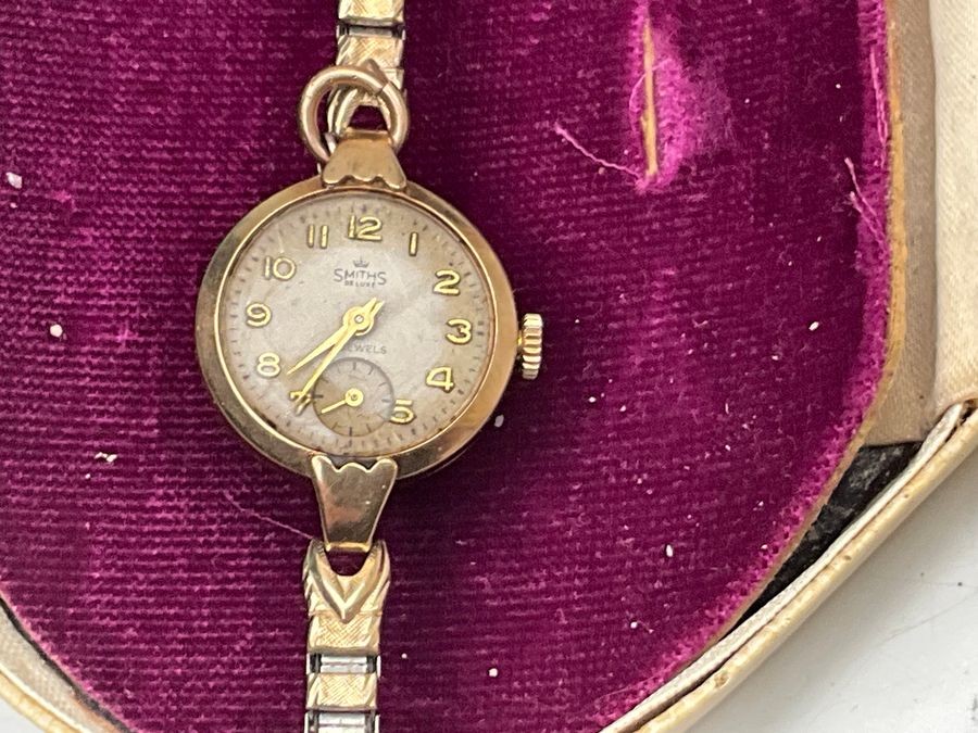 Gold Ladys Smiths Wristwatch