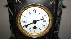 GOOD WORKING ORDER 8 DAY DURATION CASE IS OF SLATE CONSTRUCTION HAS THE ODD CHIP HERE AND THERE NOTHING SERIOUS NICE SMALL SIZE STANDS 9" HIGH 8" WIDE 5" DEEP WILL NEED NEW GLASS AS OLD ONE MISSING DIAL NOT PERFECT HAS THE USUAL CHIPPING AROUND THE KEY INSERTION HOLE PLEASE CONTACT US DIRECT FOR DELIVERY COLLECTION OPTIONS, WE SHIP WORLDWIDE ALSO NOTE WE GIVE GOOD RATES FOR DELIVERY TO HOLLAND SPAIN AND PORTUGAL ALSO NOTE BUYERS MUST PROVIDE CONTACT PHONE NUMBER FOR YOUR DELIVERY DATE TO BE CONFIRMED NOTE MOST HEAVY AND BULKY ITEMS WILL COST £65 FOR DELIVERING TO MAINLAND UK. ALSO PREFER TO BE PHONED ON FOR INQUIRIES ON ALL ASPECTS OF ITEMS WE HAVE FOR SALE. WE ACCEPT PAYPAL CHEQUE CREDIT DEBIT CARD BANK TRANSFERS AND PAYMENT ON COLLECTION PLEASE TAKE A LOOK AT OUR WEBSITE AND SEE THE REST OF OUR STOCK AS ADDING DAILY
