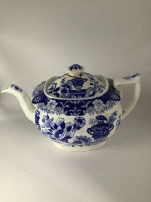 Hilditch Covered Vase Pattern Teapot Circa 1825
