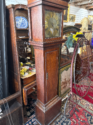 A lovely 30 hour grandfather clock by Shropshire maker, Tong of Baddely. Circa mid 18th century and runs perfectly.