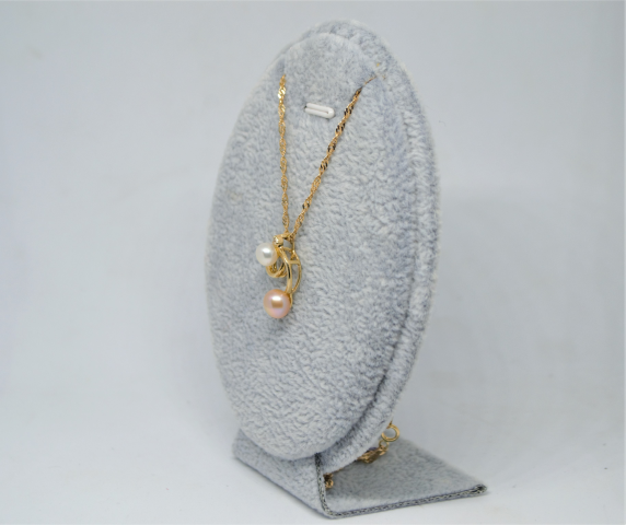 Compra nuestro elegante collar de perlas cultivadas de dos colores en oro de 9ct, sellado 375 y de 18 pulgadas de largo. Descubre el brillo del oro hoy. ¡Añade al carrito ahora!