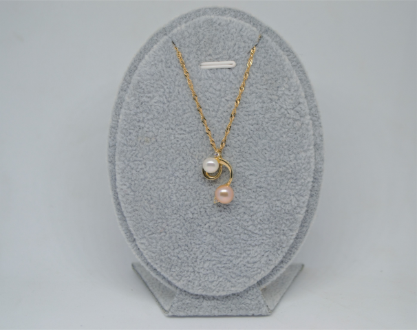 Compra nuestro elegante collar de perlas cultivadas de dos colores en oro de 9ct, sellado 375 y de 18 pulgadas de largo. Descubre el brillo del oro hoy. ¡Añade al carrito ahora!
