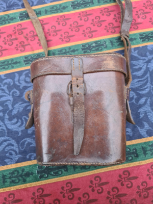 Discover Ross of London's vintage binoculars from the 6th City of Glasgow Territorial Battalion. A prized piece in good condition. Shop now!