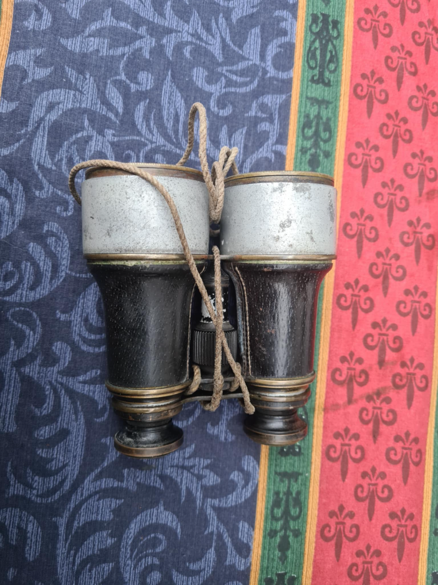 Discover Ross of London's vintage binoculars from the 6th City of Glasgow Territorial Battalion. A prized piece in good condition. Shop now!