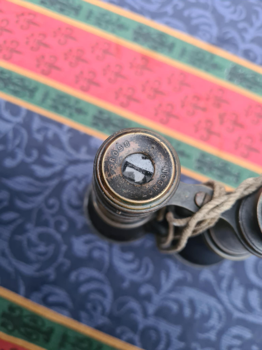 Discover Ross of London's vintage binoculars from the 6th City of Glasgow Territorial Battalion. A prized piece in good condition. Shop now!
