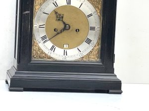 Pull repeat fully serviced and cleaned in excellent working order and condition is very good, comes with all working keys, beautiful engraving back plate and dial, well known clockmaker of the 18th century nice ebonised clock, height being 53cm length 29cm depth 19cm, preferred collection only, but can arrange uk specialist delivery service.