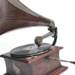 Made in the usa circa 1910’s in good working order and original condition has it’s original screw in horn case is mahogany wood and in good condition will polish a treat, comes with it’s original winder, a very rare item, most probably brought over here by an american dough boy during 1ww and never taken back home, sizes are height to top edge of the horns 70cm horns diameter 50cm depth from horn to back of case is 57cm the cases measurements being 30 x 30 x 17cm. Reference dbgs tel: we accept online payments for all our items listed: bank transfer cash on collection or if wishing over the phone using your debit or credit cards, also doing layby payments plan, or email giving your address details & contact number and we shall send you your items invoice to make