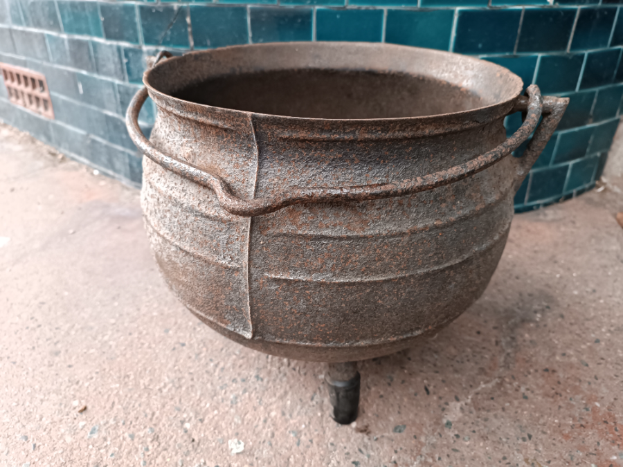 Primary image for A  Medium Size Cast Iron Cauldron