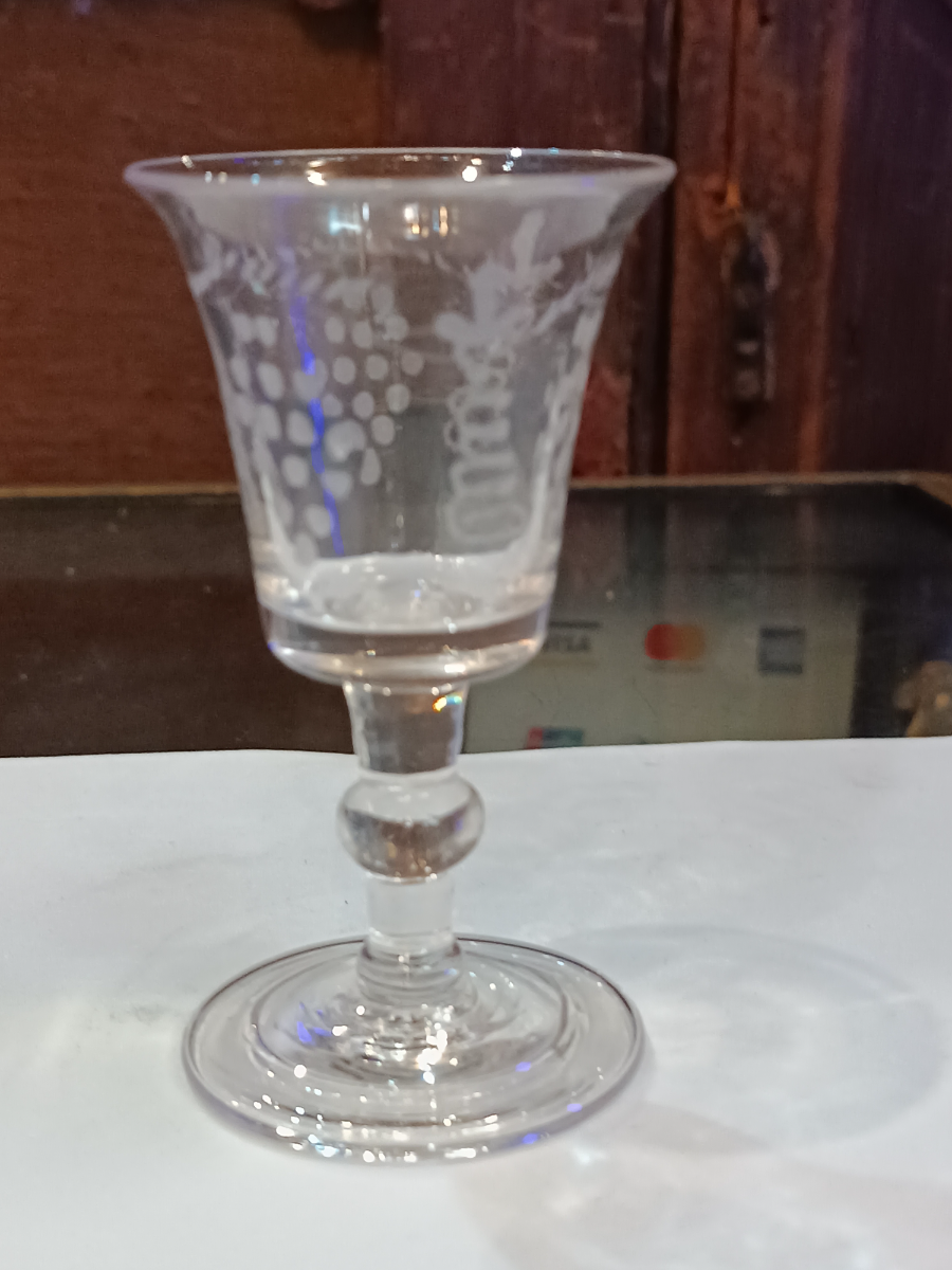 Discover our exclusive Mid 18th c folded foot wine glass with a detailed grape vine engraving. Perfect addition to your collection. Shop now!