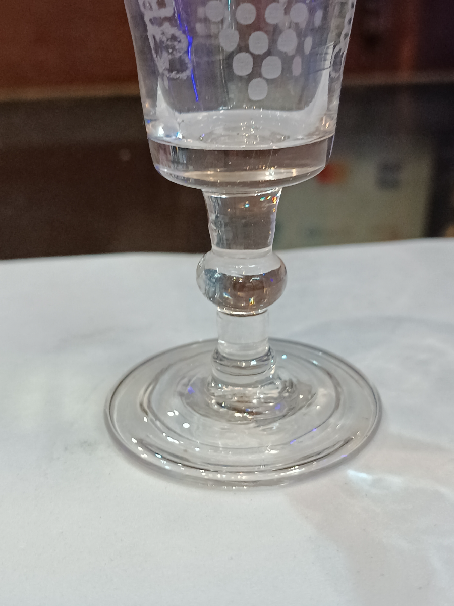 Discover our exclusive Mid 18th c folded foot wine glass with a detailed grape vine engraving. Perfect addition to your collection. Shop now!