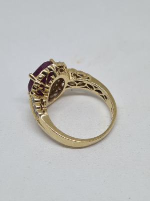 Discover our exquisite 14ct gold ring, adorned with a 4.85ct ruby and sparkling diamonds. Sized P/Q, it weighs in at 5.68g. Shop now for this remarkable piece!
