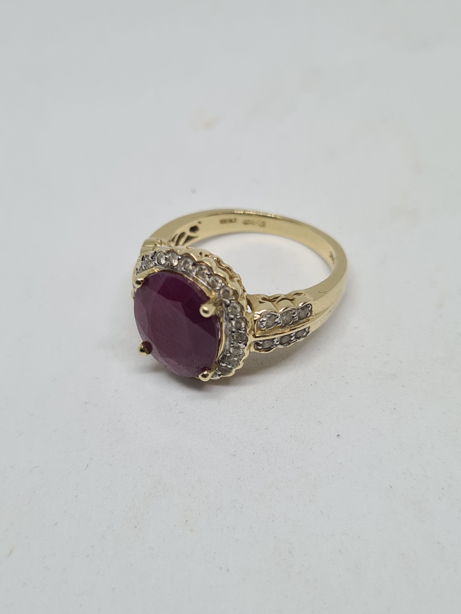 uploads/A-14ct-Gold-Ruby-And-Diamond-Cluster-Ring-2165c6376d588a1aws.jpg