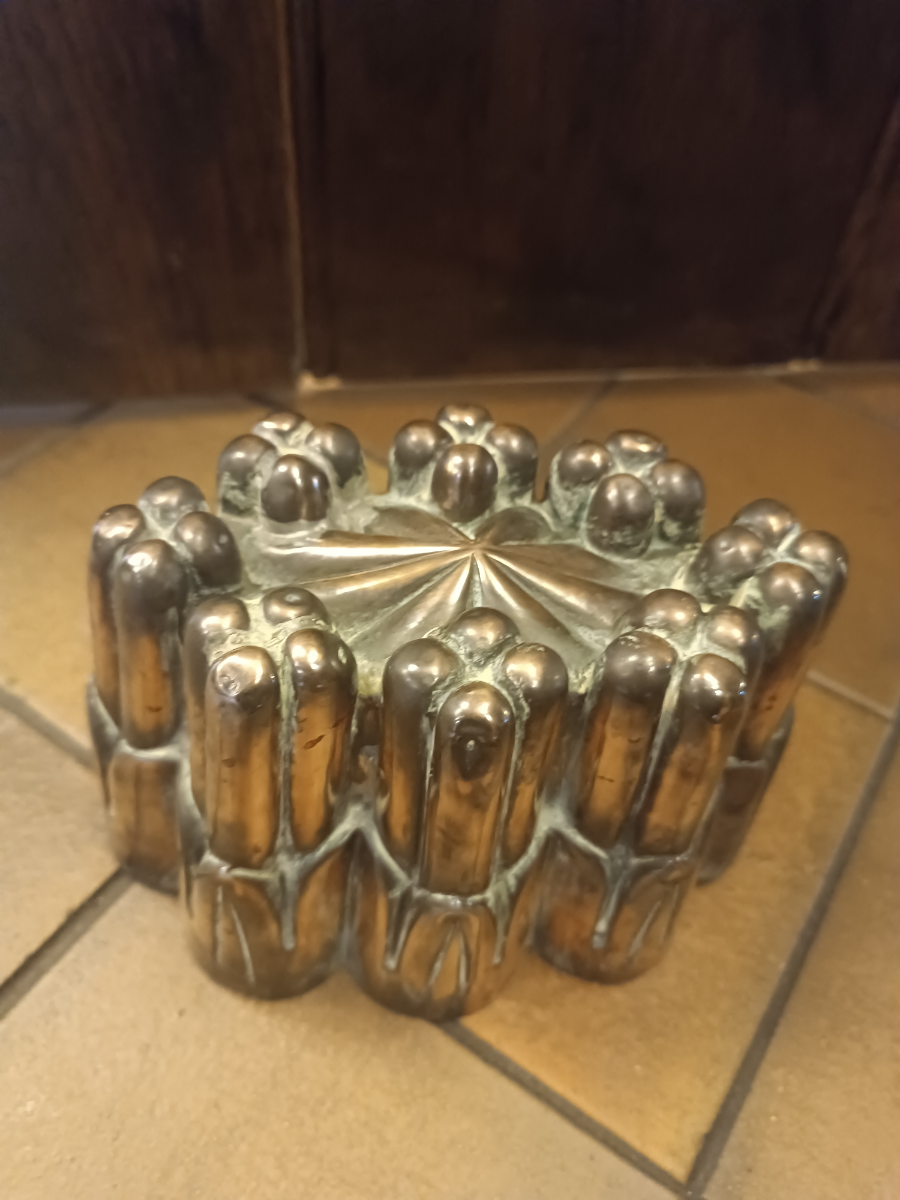 uploads/A-19th-Century-Copper-Castellated-Jelly-Mould-By-Benham-And-Froud-216ae49fe76d7d1aws.jpg
