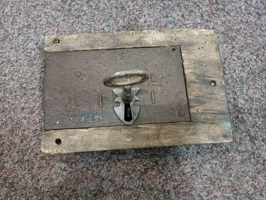 uploads/A-19th-c-Iron-Lock-With-Key65-168c29a390b1fcaws.jpg