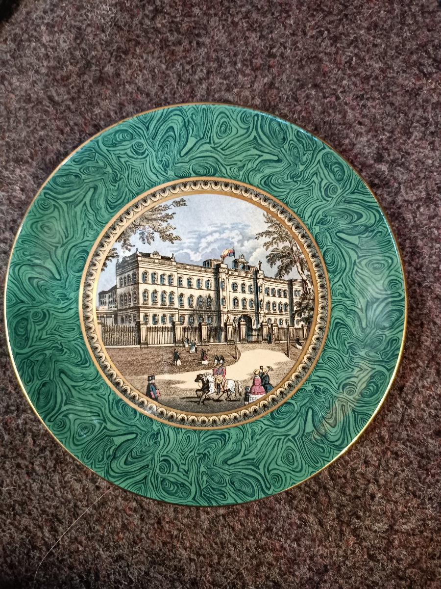 uploads/A-19th-century-Prattware-Plate-Showing-Buckingham-Scene-2168b18a1895e30aws.jpg
