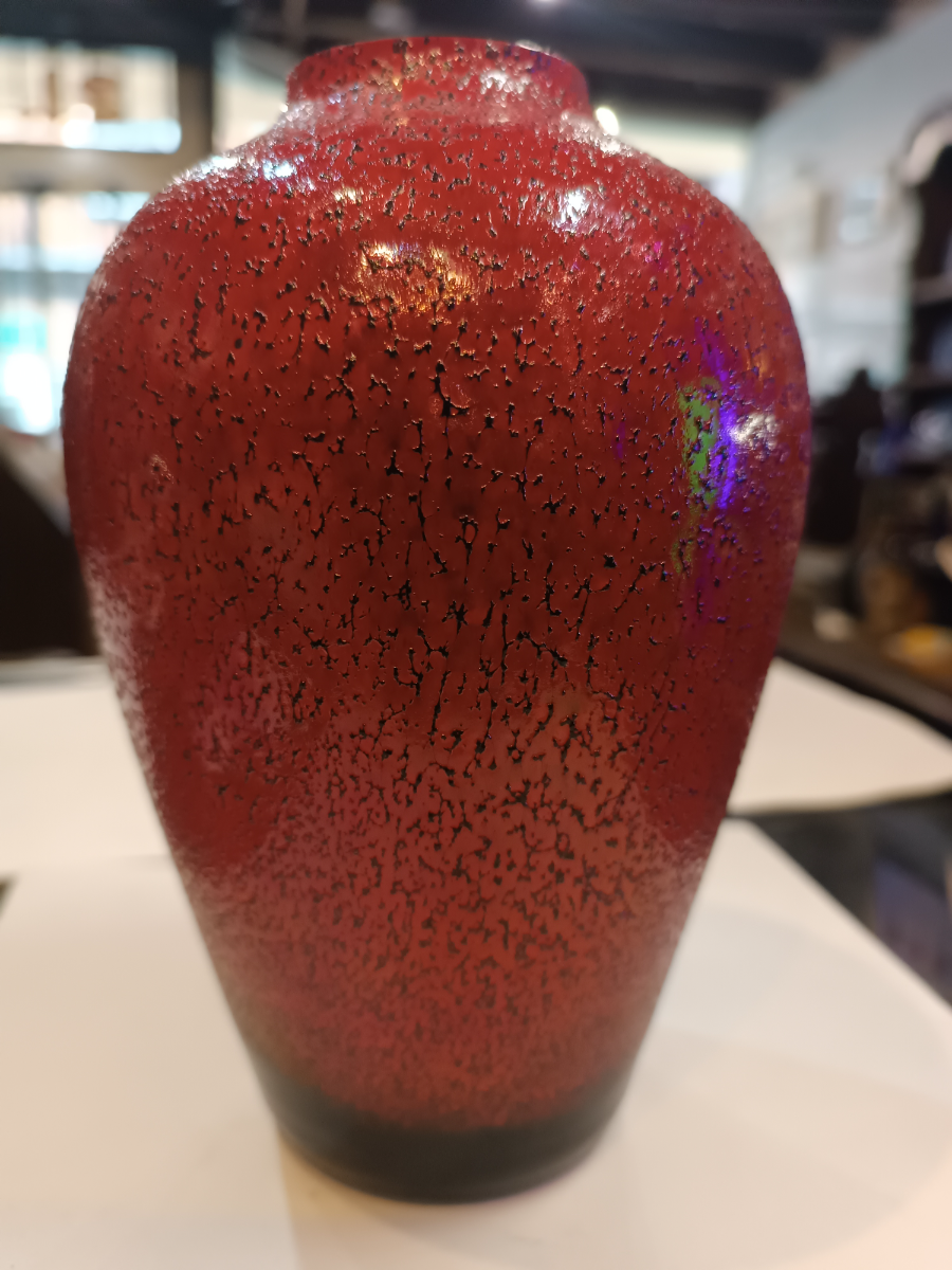 Explore our range of 20th-century Stuart Strathearn Dark crystal glass vases by Iestyn Davies. Add a touch of elegance to your decor - Shop now!