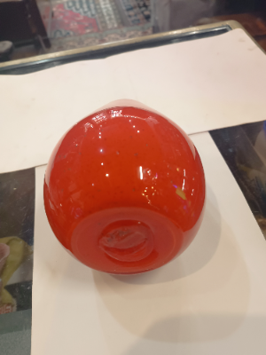 Discover our 20th c Stuart Strathearn red crystal glass vase by Iestyn Davies. Impressively designed teardrop form with black flecks. Shop now.