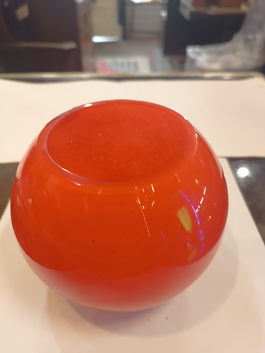 Discover our stunning 20th century Stuart Stratheam red crystal glass vase by Iestyn Davies. Perfect for your interior décor. Shop now and amp up your home elegance!