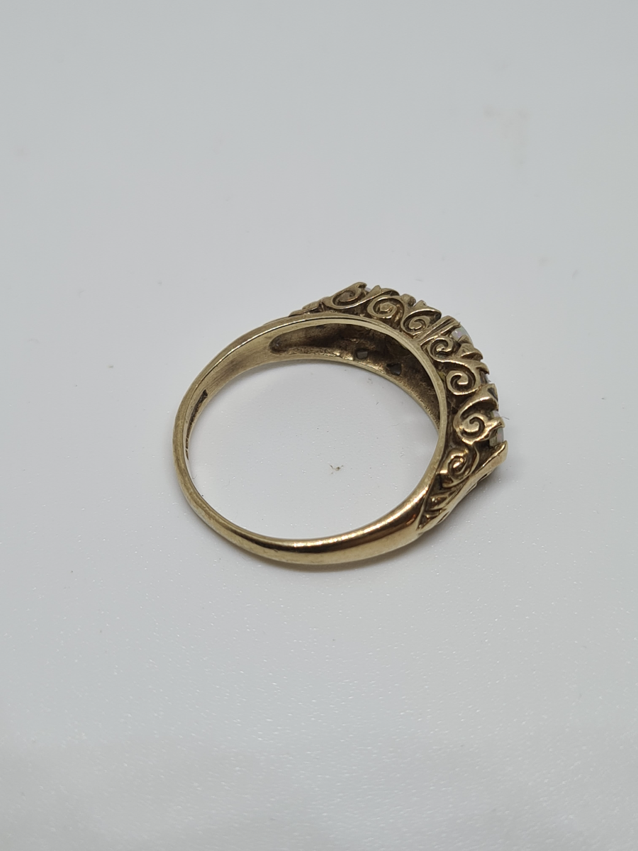 Discover our 9ct gold ring set with 5 opal stones. Featuring Birmingham hallmarks, weighing 3.3 grams, and sized N. Shop now for luxury jewelry!