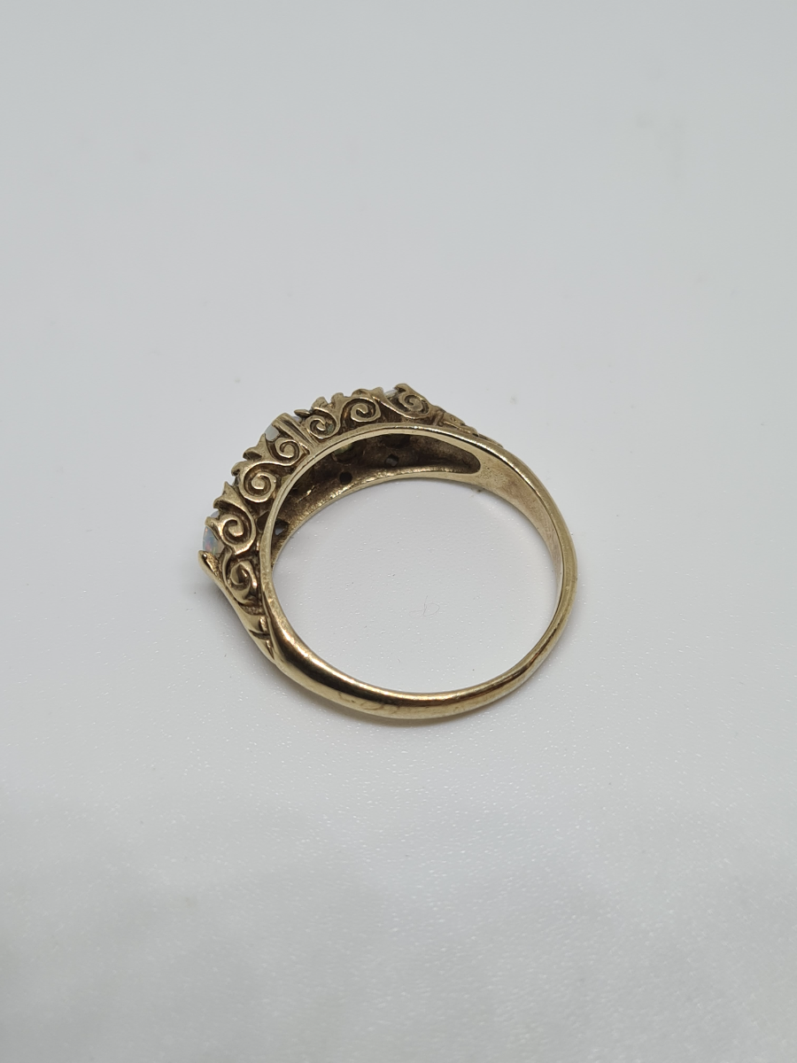 Discover our 9ct gold ring set with 5 opal stones. Featuring Birmingham hallmarks, weighing 3.3 grams, and sized N. Shop now for luxury jewelry!