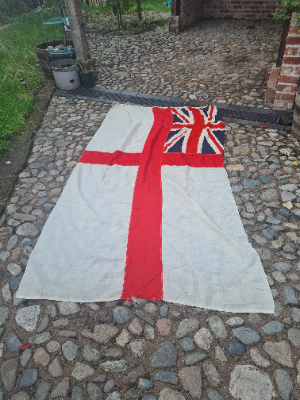 Discover our vast collection of authentic WW2 Royal Navy Ensign! Size 265x130cm. Order now and own a piece of history.