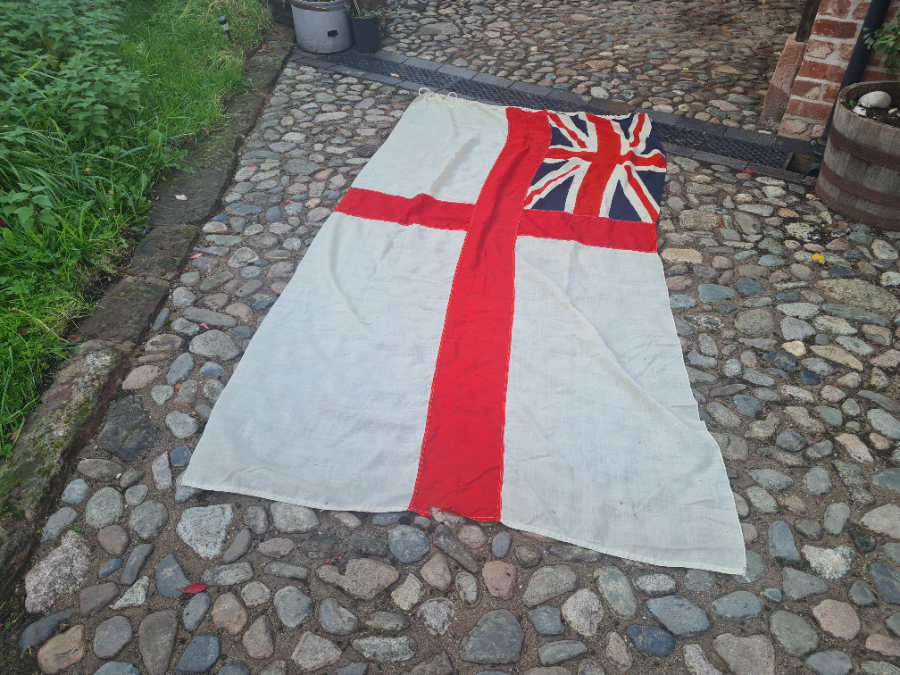 Discover our vast collection of authentic WW2 Royal Navy Ensign! Size 265x130cm. Order now and own a piece of history.