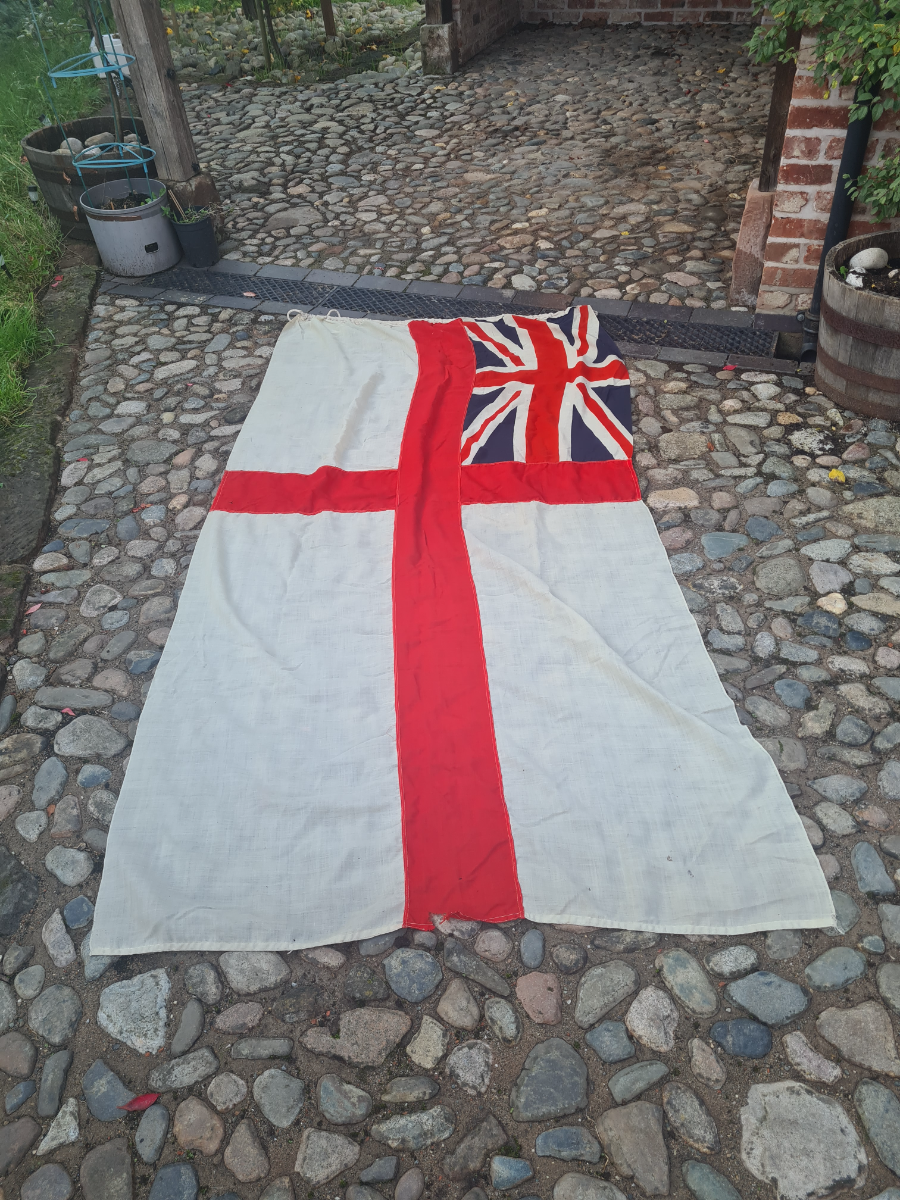 Discover our vast collection of authentic WW2 Royal Navy Ensign! Size 265x130cm. Order now and own a piece of history.