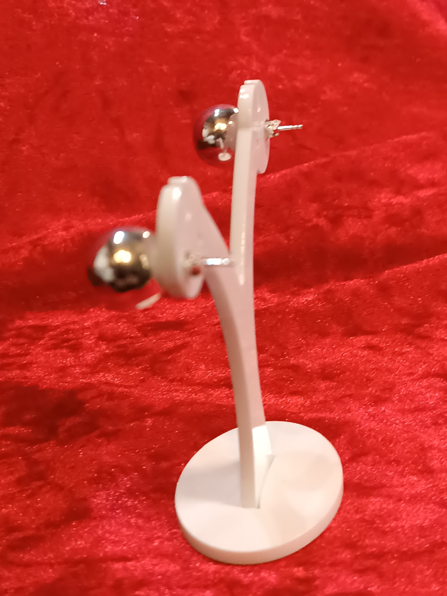 A Pair Of 925 Silver Ball Bead Stud Earrings.