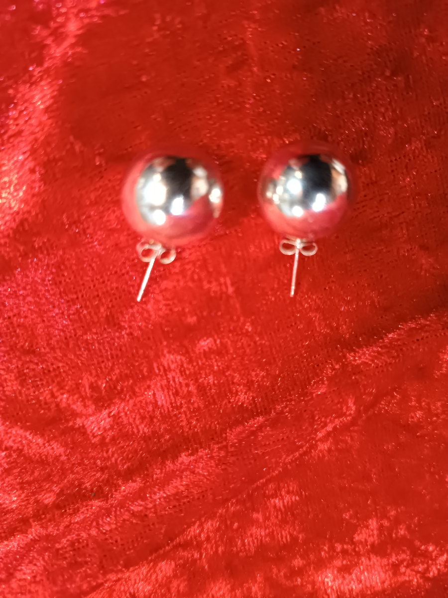 uploads/A-Pair-Of-925-Silver-Ball-Bead-Stud-Earrings-2165943098ea26daws.jpg