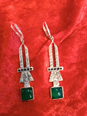 Explore our collection of Art Deco style earrings, intricately crafted with silver, marcasite and green stone cabochons. Shop now for a 925-stamped, 4cm high, 8.3g pair!