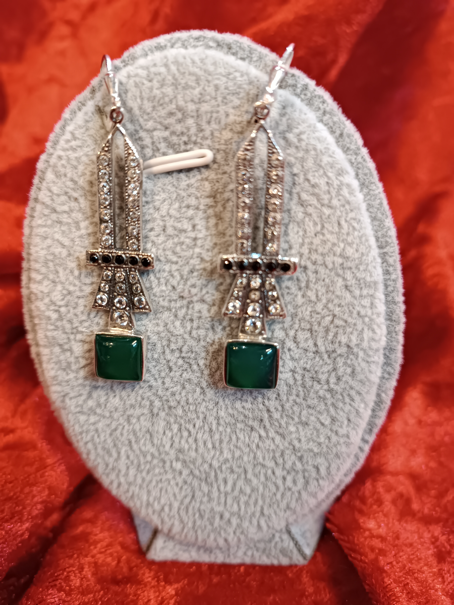 Explore our collection of Art Deco style earrings, intricately crafted with silver, marcasite and green stone cabochons. Shop now for a 925-stamped, 4cm high, 8.3g pair!