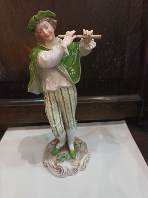 Explore our collection of Meissen Style porcelain figures. Take home this exquisite pair depicting a dancing man and woman. At 27 cm high, it's a statement piece. Shop now!