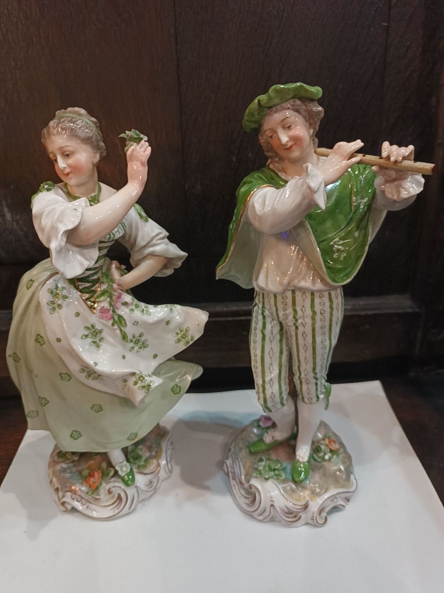 Explore our collection of Meissen Style porcelain figures. Take home this exquisite pair depicting a dancing man and woman. At 27 cm high, it's a statement piece. Shop now!