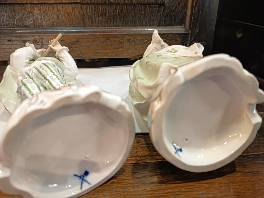 Explore our collection of Meissen Style porcelain figures. Take home this exquisite pair depicting a dancing man and woman. At 27 cm high, it's a statement piece. Shop now!