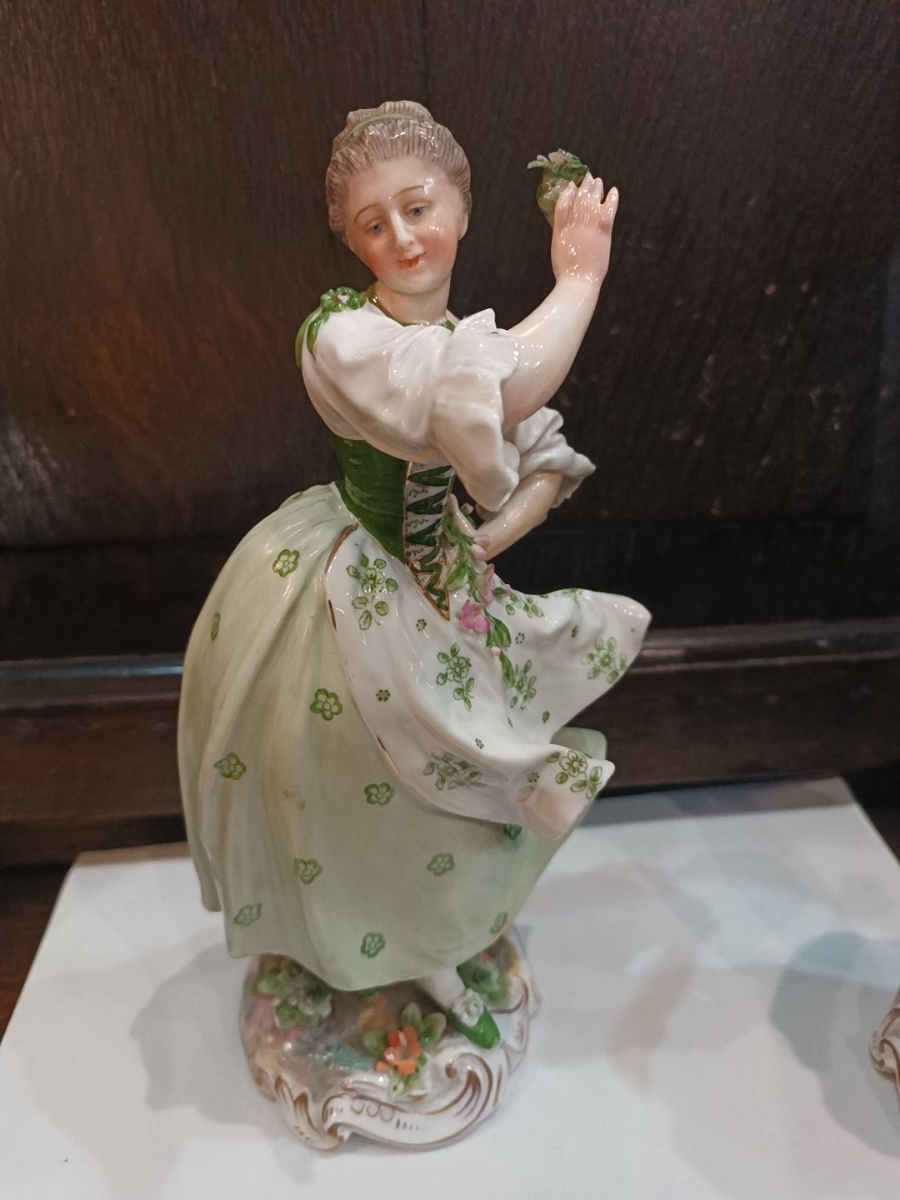 Explore our collection of Meissen Style porcelain figures. Take home this exquisite pair depicting a dancing man and woman. At 27 cm high, it's a statement piece. Shop now!