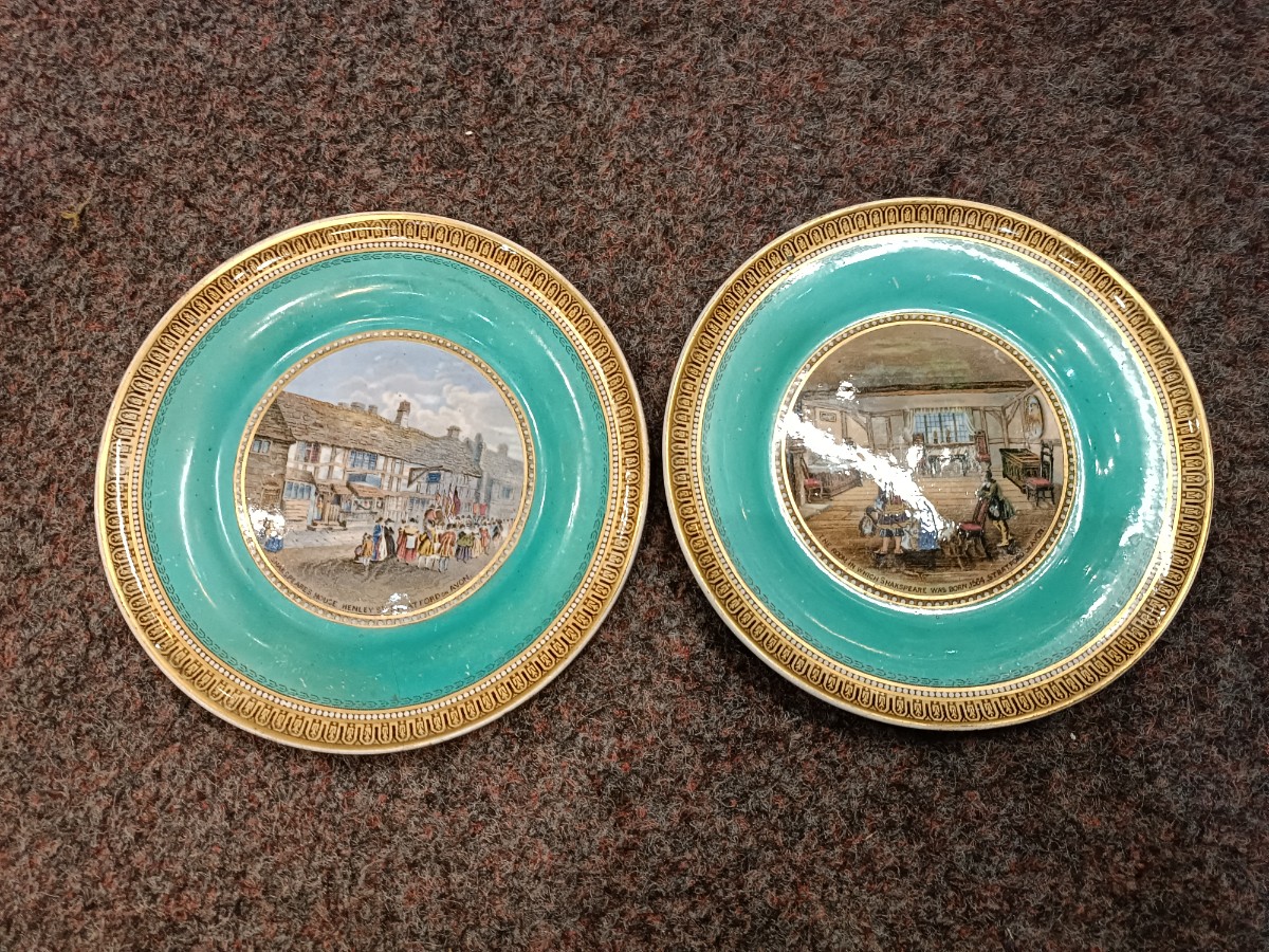 Explore our stunning collection of Prattware plates, celebrating Shakespeare's birthplace. Authentic, in excellent condition. Order yours today and own a piece of literary history!