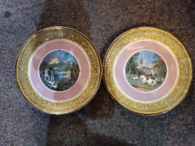 Discover our collection of 19th-century Prattware plates. Features a pink border, gilt finish, and a stunning hunting scene. Shop now for timeless elegance!
