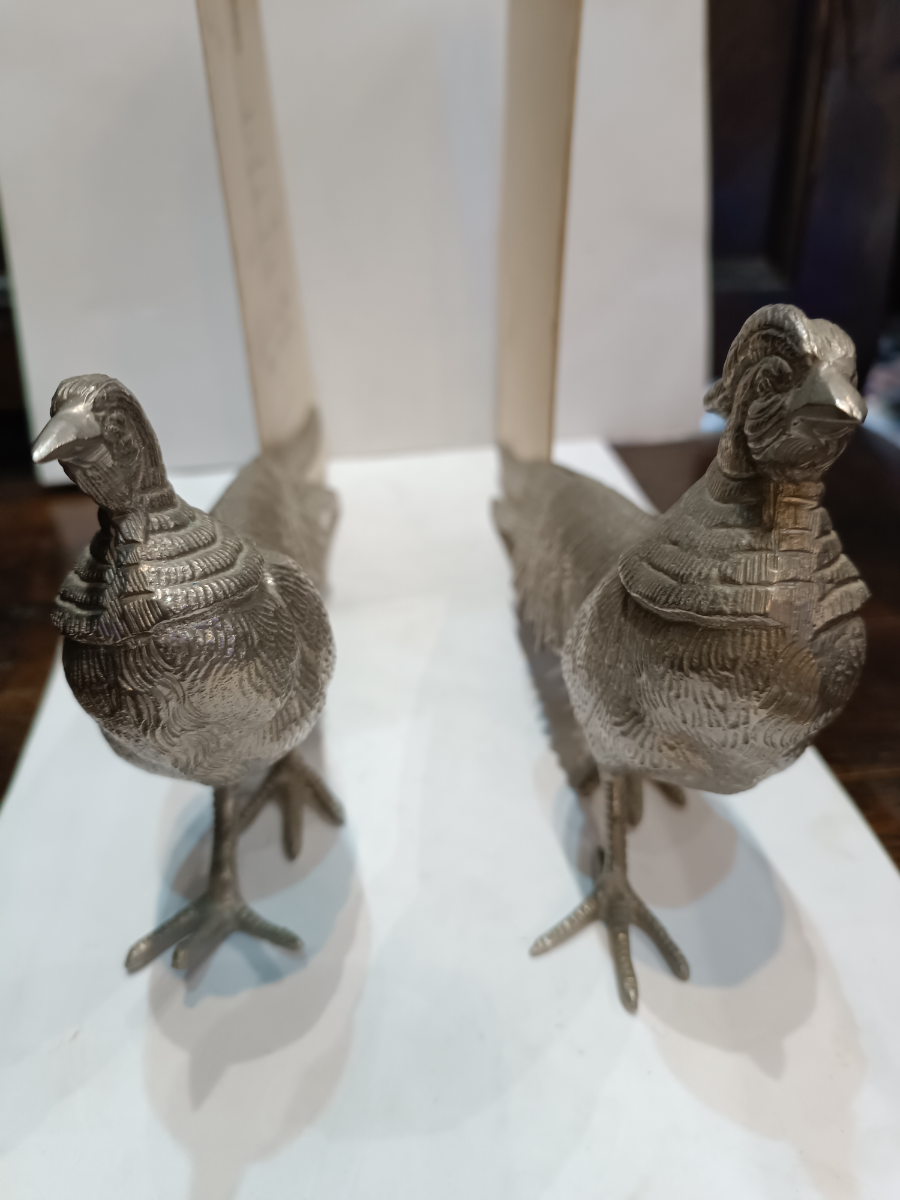 uploads/A-Pair-Of-White-Metal-Pheasant-Figures-Menu-Holder-21691f054d0011faws.jpg
