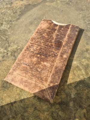 Discover our collection of authentic WWII MK3 anti gas goggles, still in original packaging! Act now to own a unique piece of history. Shop today!