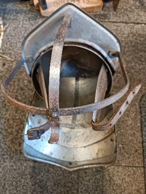 Discover our range of authentic Civil War lobster helmets! Detailed one-piece skull and four-section tail. Shop now for an immersive historic experience.