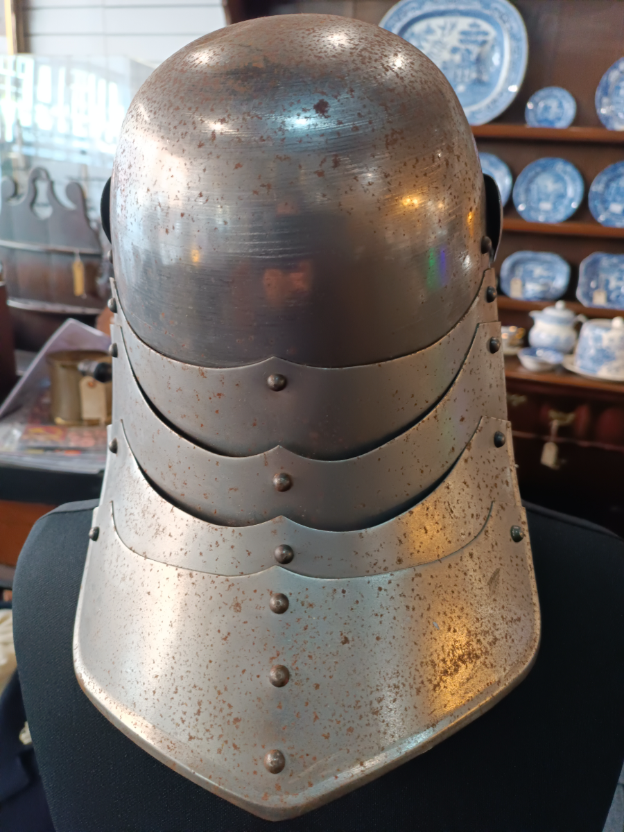 Discover our range of authentic Civil War lobster helmets! Detailed one-piece skull and four-section tail. Shop now for an immersive historic experience.