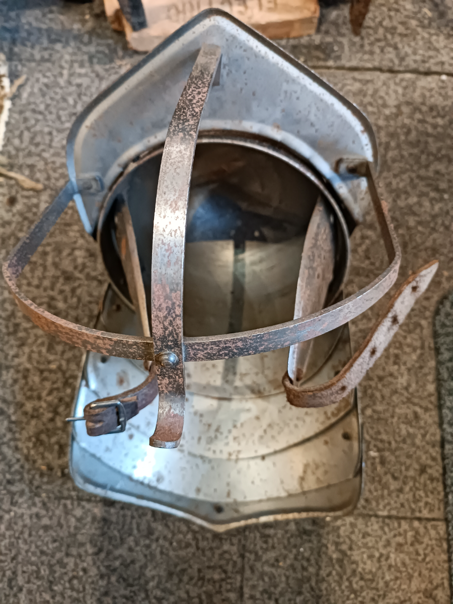 Discover our range of authentic Civil War lobster helmets! Detailed one-piece skull and four-section tail. Shop now for an immersive historic experience.