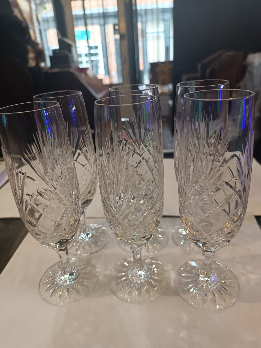 uploads/A-Set-Of-6-Champagne-Flute-Cut-Glasses-2168b2e041b337eaws.jpg