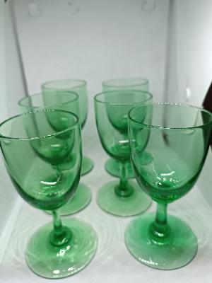 Explore our collection of 19th century 6 uranium drinking glasses, 13cm high & in good condition. Act now to add these historical pieces to your collection!