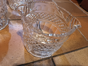 A Set of 8 clear cut glass rinsers, early 19th century, three of them have tiny nibbles on the rim, otherwise in great condition.  Size 9.5 cm across x 9.5 cm high.