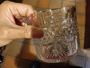 A Set of 8 clear cut glass rinsers, early 19th century, three of them have tiny nibbles on the rim, otherwise in great condition.  Size 9.5 cm across x 9.5 cm high.