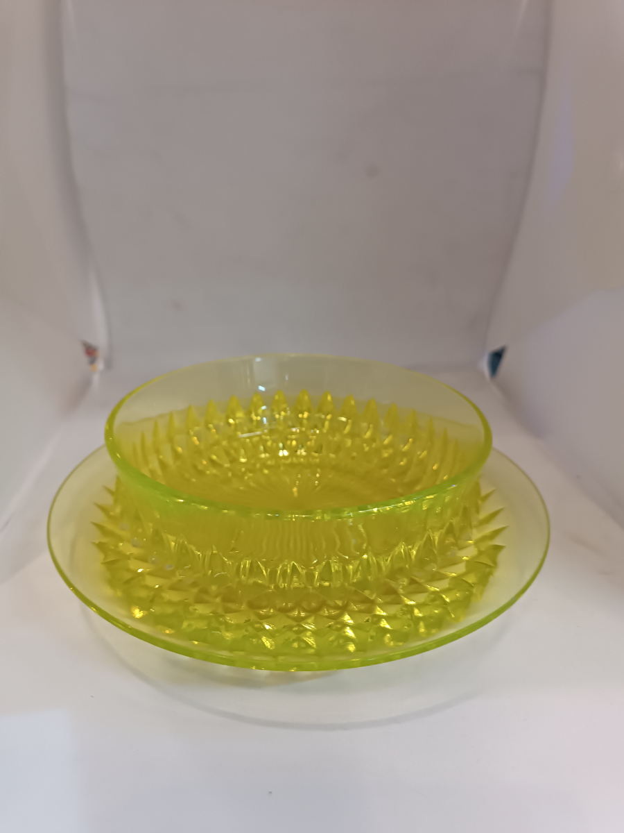A Set Of Early Davidson Uranium Conserve Dish And Stand