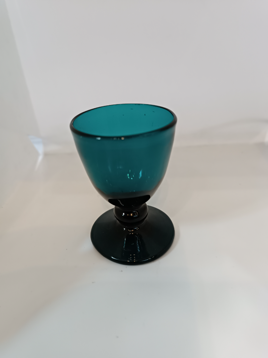 uploads/A-Small-Bristol-Green-Liquor-Glass19th-Century-21669a520d5662eaws.jpg