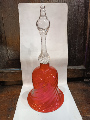 Discover our unique Victorian Cranberry Glass Bell, a timeless antique date back to 33 cm high. Appreciate its great condition. Buy now!